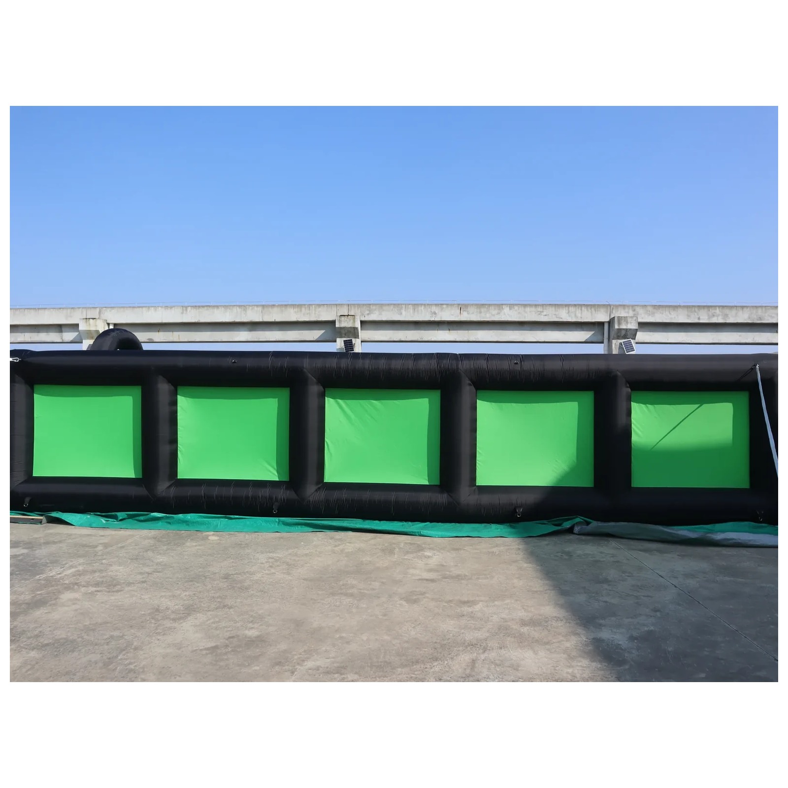 Outdoor Adventure Rentals - Labirin Tiup Luar Ruangan Warna Hitam